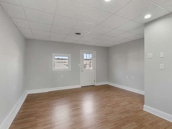 4th image of 19 Ward Ave #B