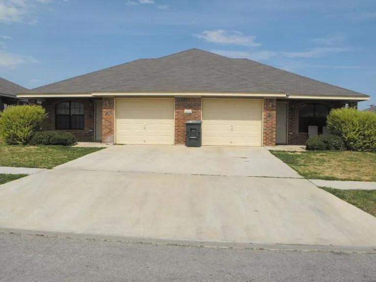 4505 John David Dr — Photo 1