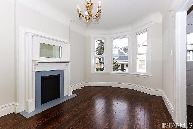 1st image of 555 Moultrie St