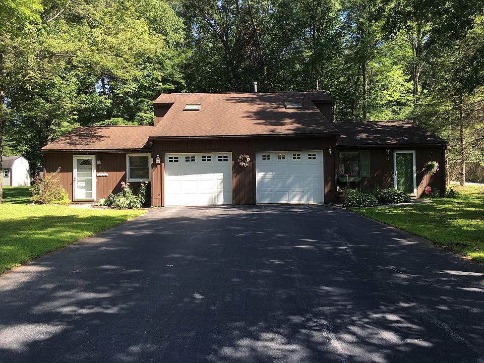 1st image of 11 Glenbrook Dr