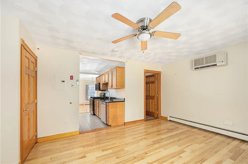 3 bed, 1232 sqft, $2,600 — Photo 2