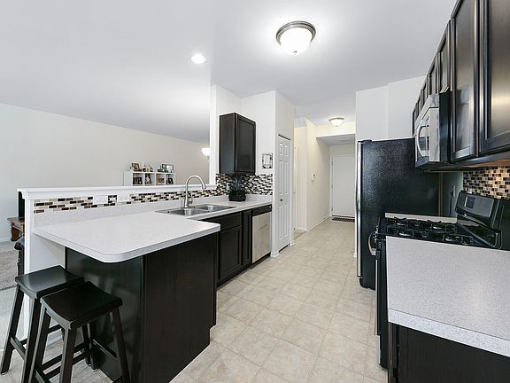 5th image of 6N307 Whitmore Cir Unit B