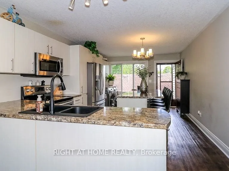 43 Olive Cres #201 — Photo 13