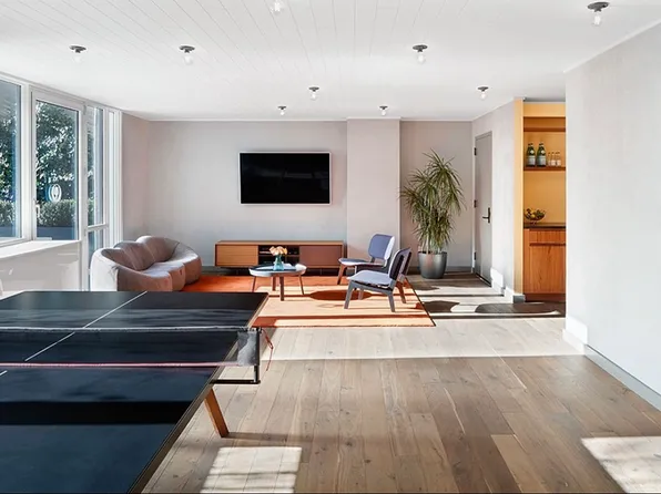 385 First Avenue image 8 of 10