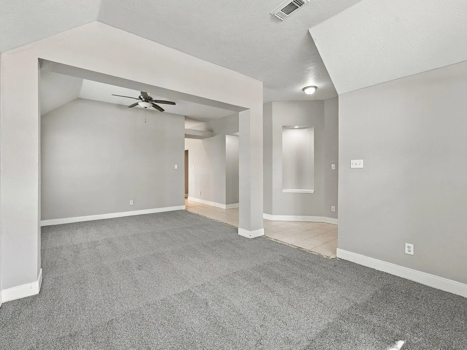 3 bed, 2.0 bath, 1980 sqft, $2,100 — Photo 2
