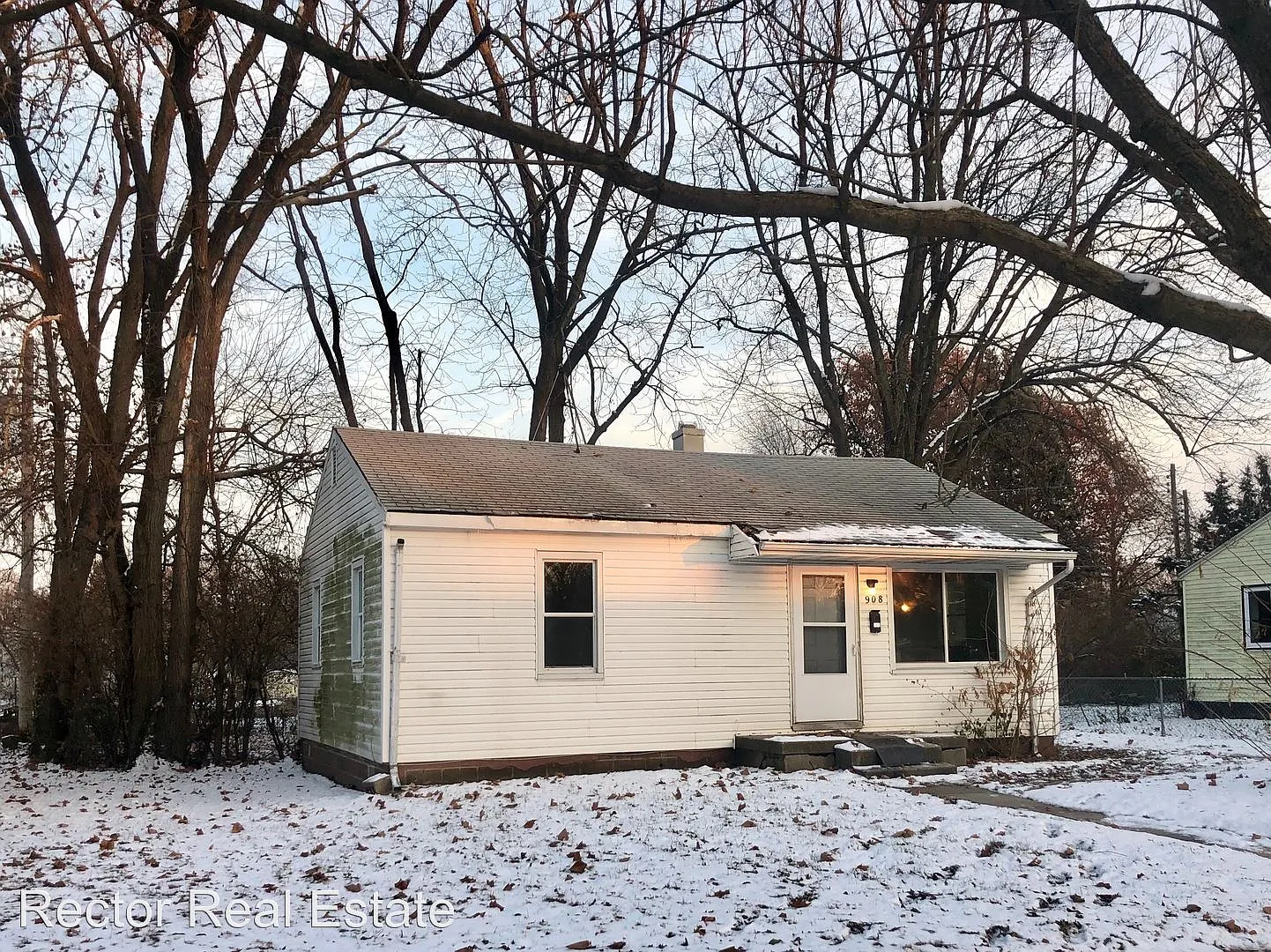 908 N Gregory St photo 1