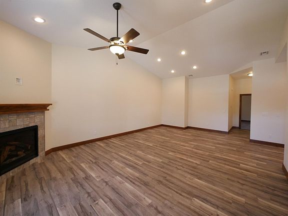 3rd image of 3303 Eagle Dr
