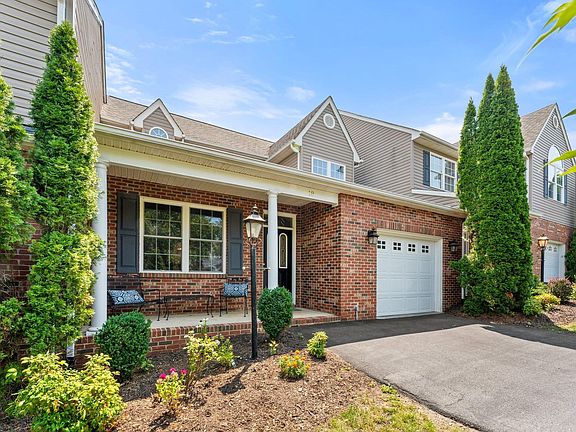 5th image of 18 E Park View Dr