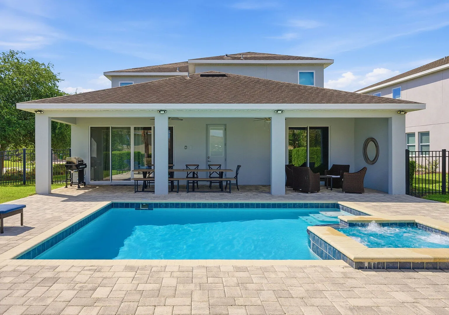 Chic 8BR All Suites with Pool and Game Room — Photo 4