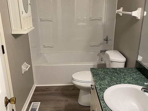 5th image of 2197 Cheshire Dr