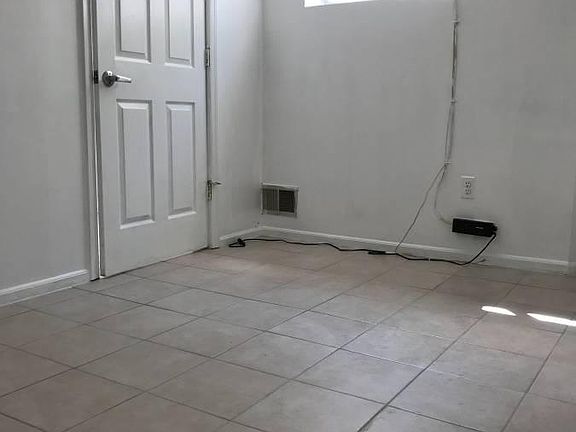 4th image of 280 Candon Ave