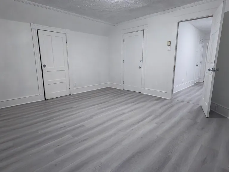 33 Greenbrier St #3 — Photo 6