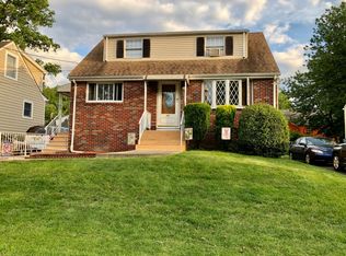 15 Spruce St, Fairview, NJ 07022
