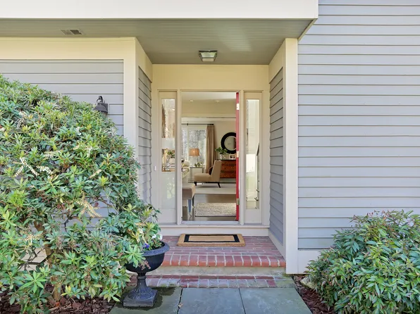 309 W Lyon Farm Dr, Greenwich, CT 06831