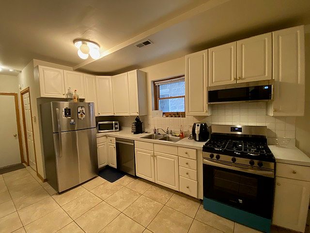 1st image of 920 N Paulina St #Gg