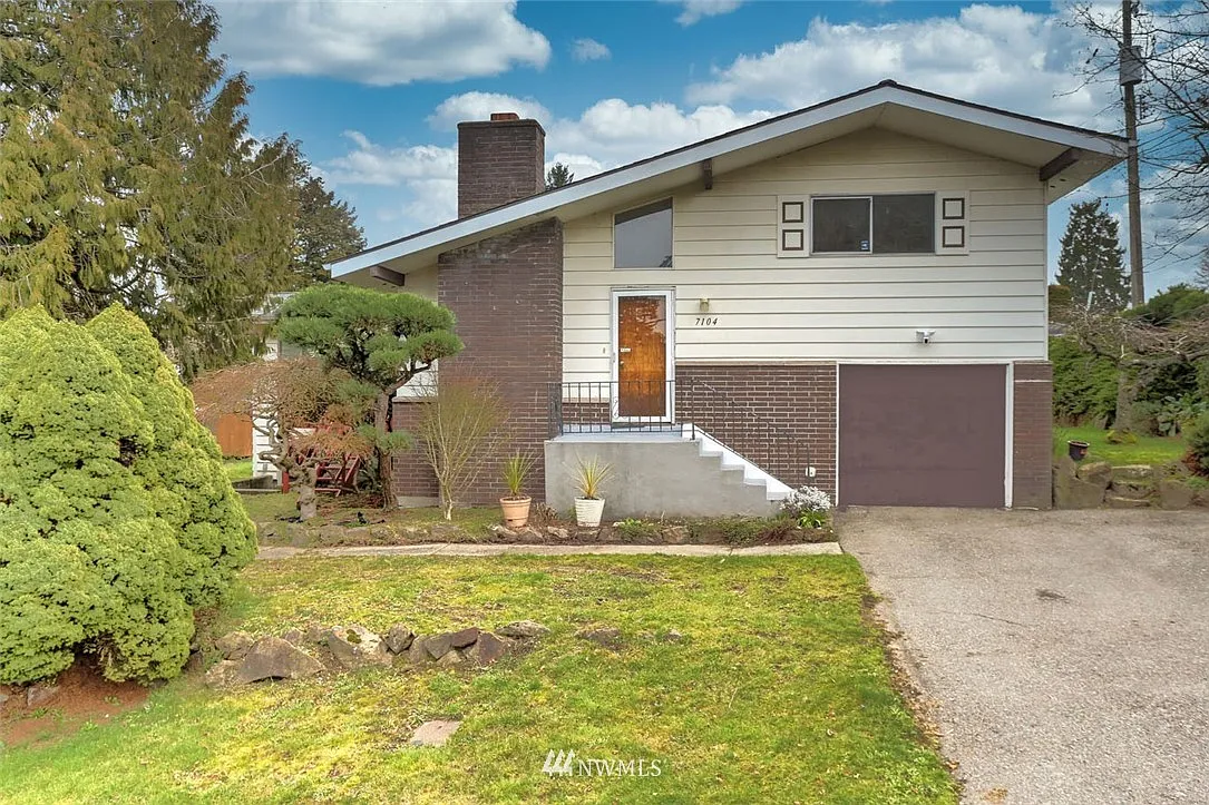 7104 S 129th St photo 1