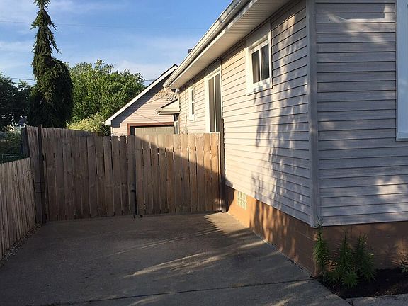 private rear parking