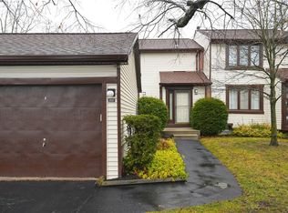 707 Charlesgate Cir, East Amherst, NY 14051