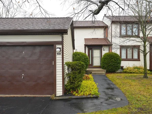 707 Charlesgate Cir, East Amherst, NY 14051