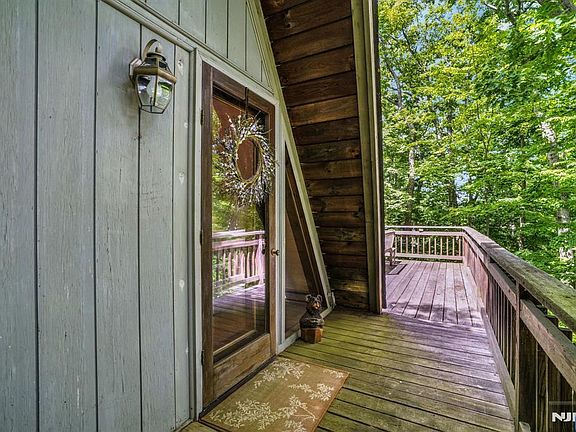 5th image of 56 High Hill Rd