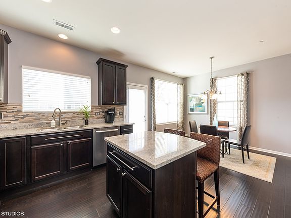 5th image of 905 E Hamlin Ln