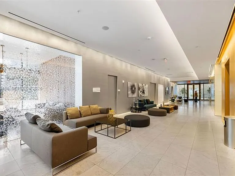 88 SW 7th St #1201 — Photo 37