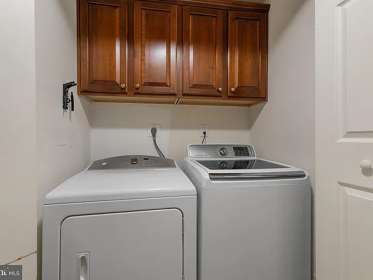 102 Lounsbury Pl — Photo 18