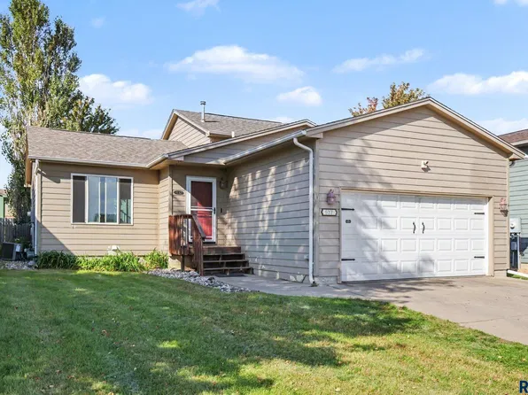 537 S Whitewood Ave, Sioux Falls, SD 57106