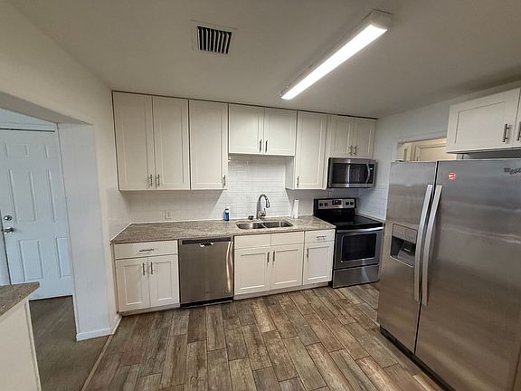 4th image of 4320 Anvers Blvd