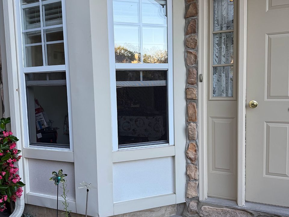 1st image of 907 Eaton Ct