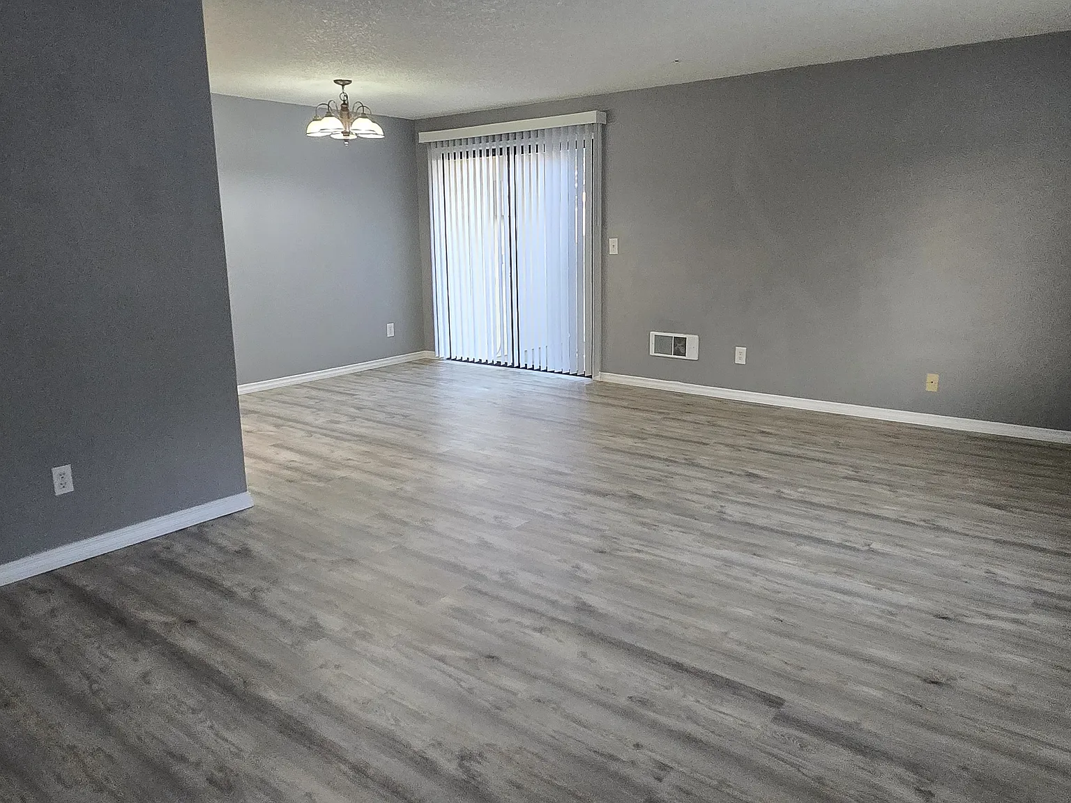 2 bed, 1000 sqft, $1,575 — Photo 2
