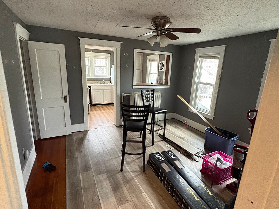 1st image of 21 Oakwood Pl
