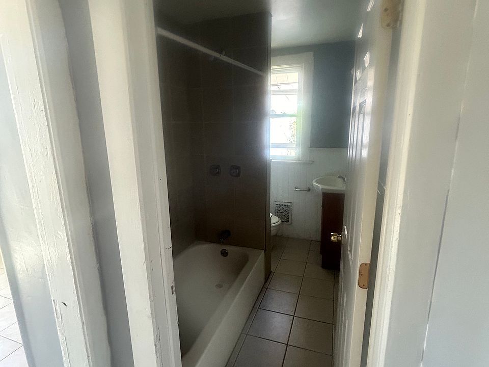 1st image of 189 E 3rd St #Up