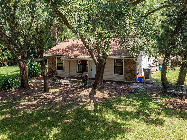 11735 150th Ct N — Photo 1