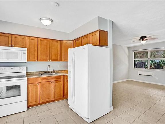 4th image of 893 NE 39th St #1