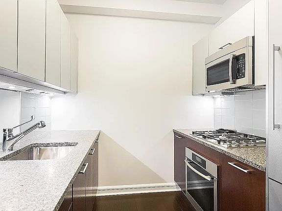 4th image of 100 Riverside Blvd APT 16E