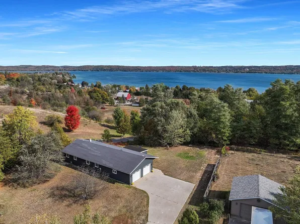 6911 S Lake Shore Dr, Cedar, MI 49621