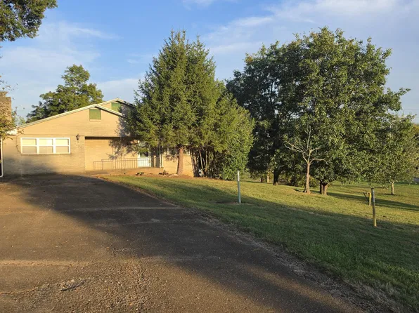 1206 Peachtree St, Sweetwater, TN 37874