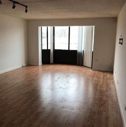 4th image of 606 E Woodland Park #606