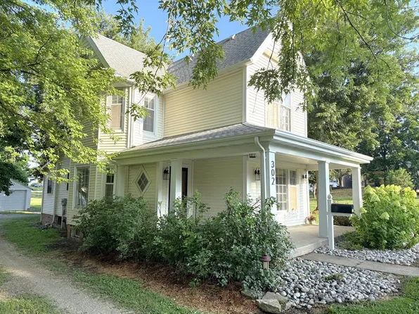 302 Bloomington St, Bevier, MO 63532