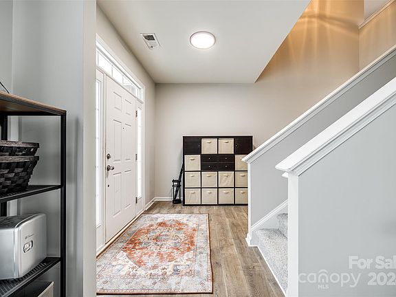 3rd image of 677 Hicklin Dr