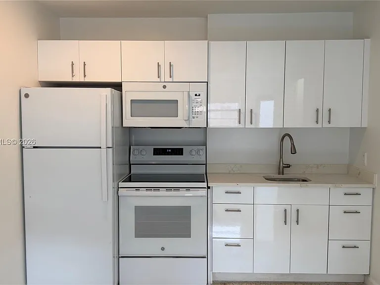 612 NW 43rd Ct #0 — Photo 3