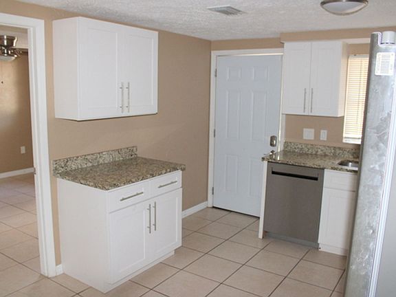 5th image of 7140 Bellaire Ter