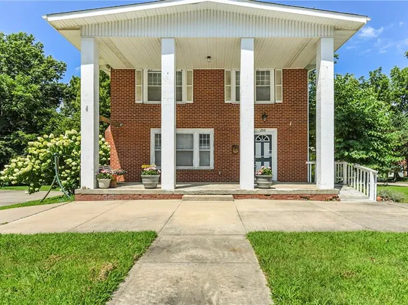 200 SW Madison St, Lees Summit, MO 64063