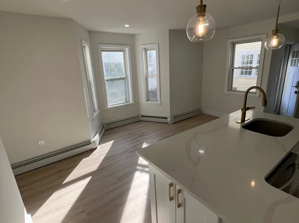 8 Thomas St Unit 1, Jamaica Plain, MA 02130