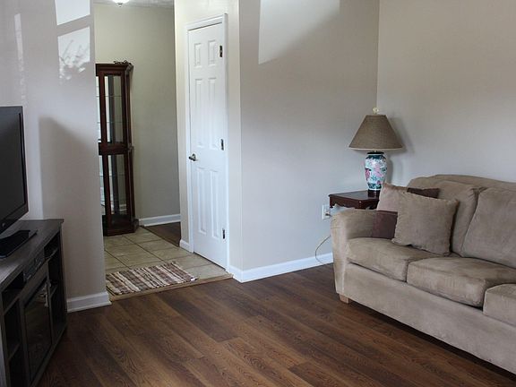 3rd image of 502 Scarlet Ohara Dr