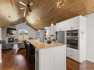 1024 Fountain View Dr, Pella, IA 50219