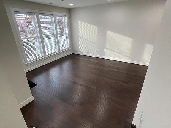 5th image of 2315 Richmond Hwy #101