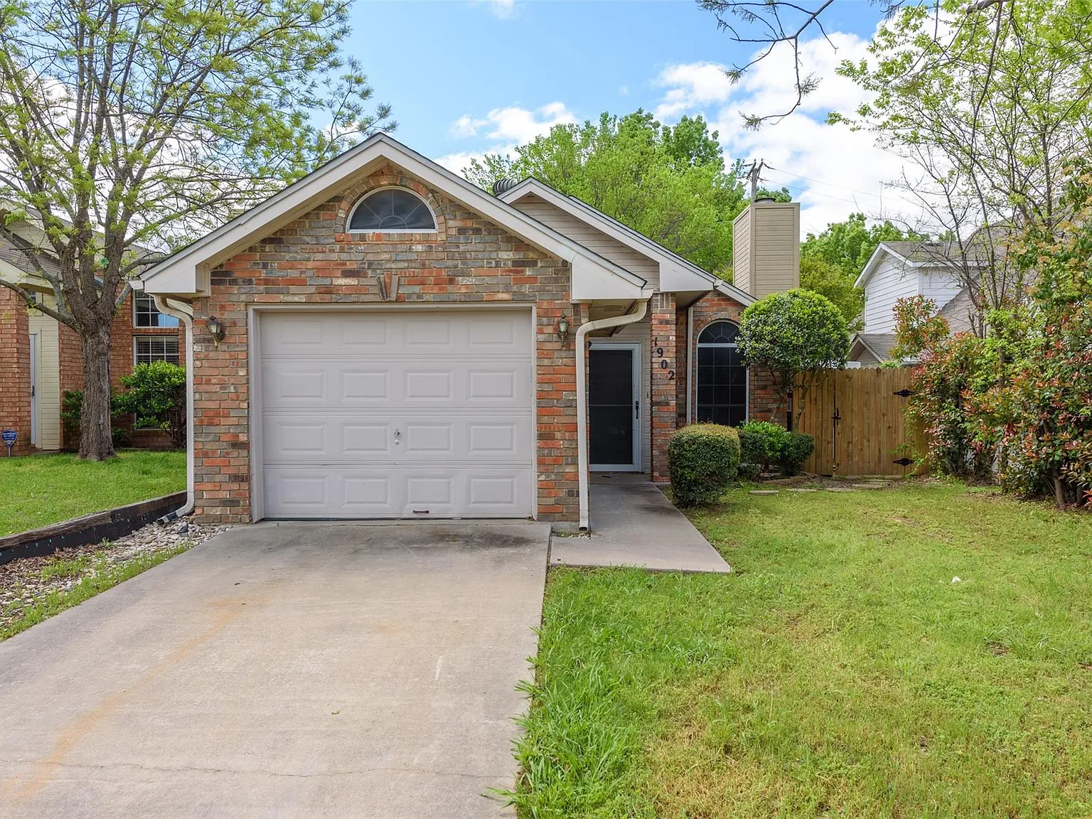 3 bed, 1182 sqft, $1,800 — Photo 1