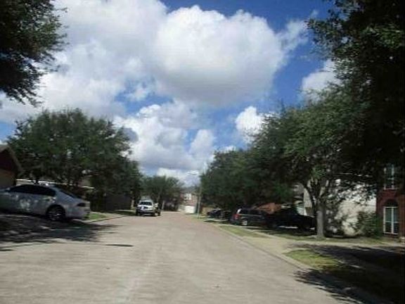 Exterior Neighborhood (street photo)